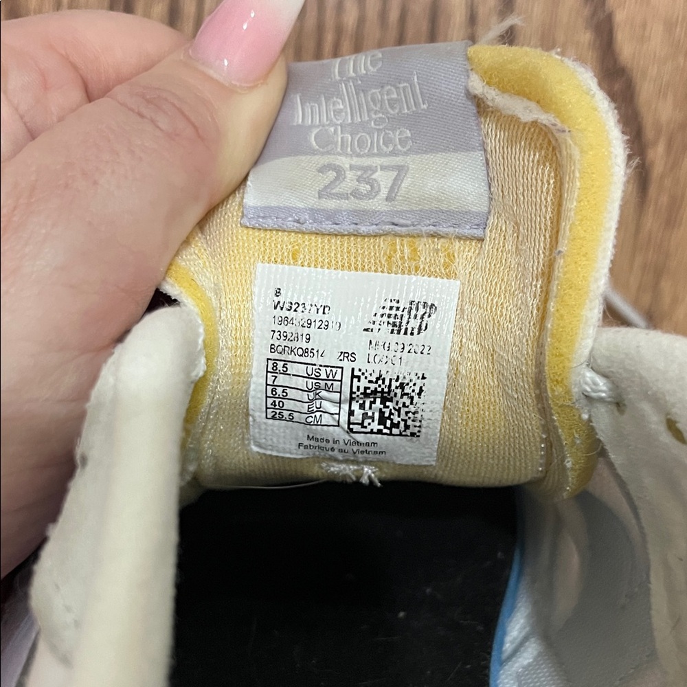 New Balance White and Purple Women's Sneakers - Picture 6 of 7